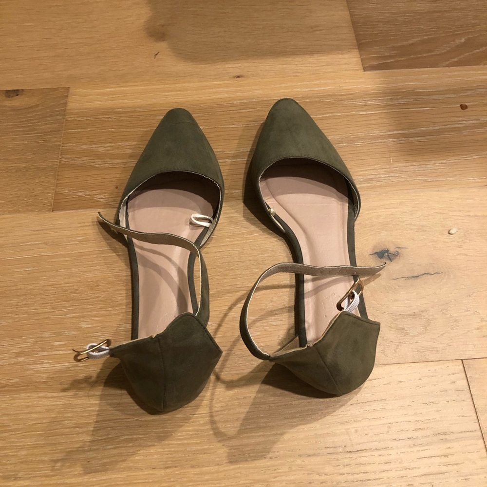 Flats - Picture 2 of 3
